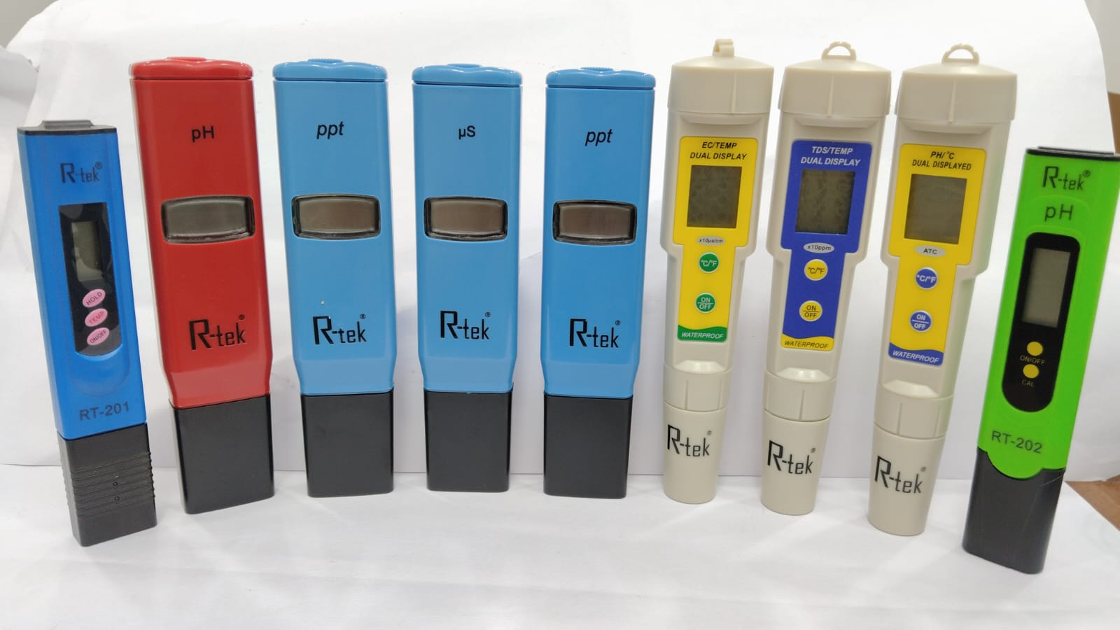 pH, TDS, EC, Salinity, and Temperature meter
